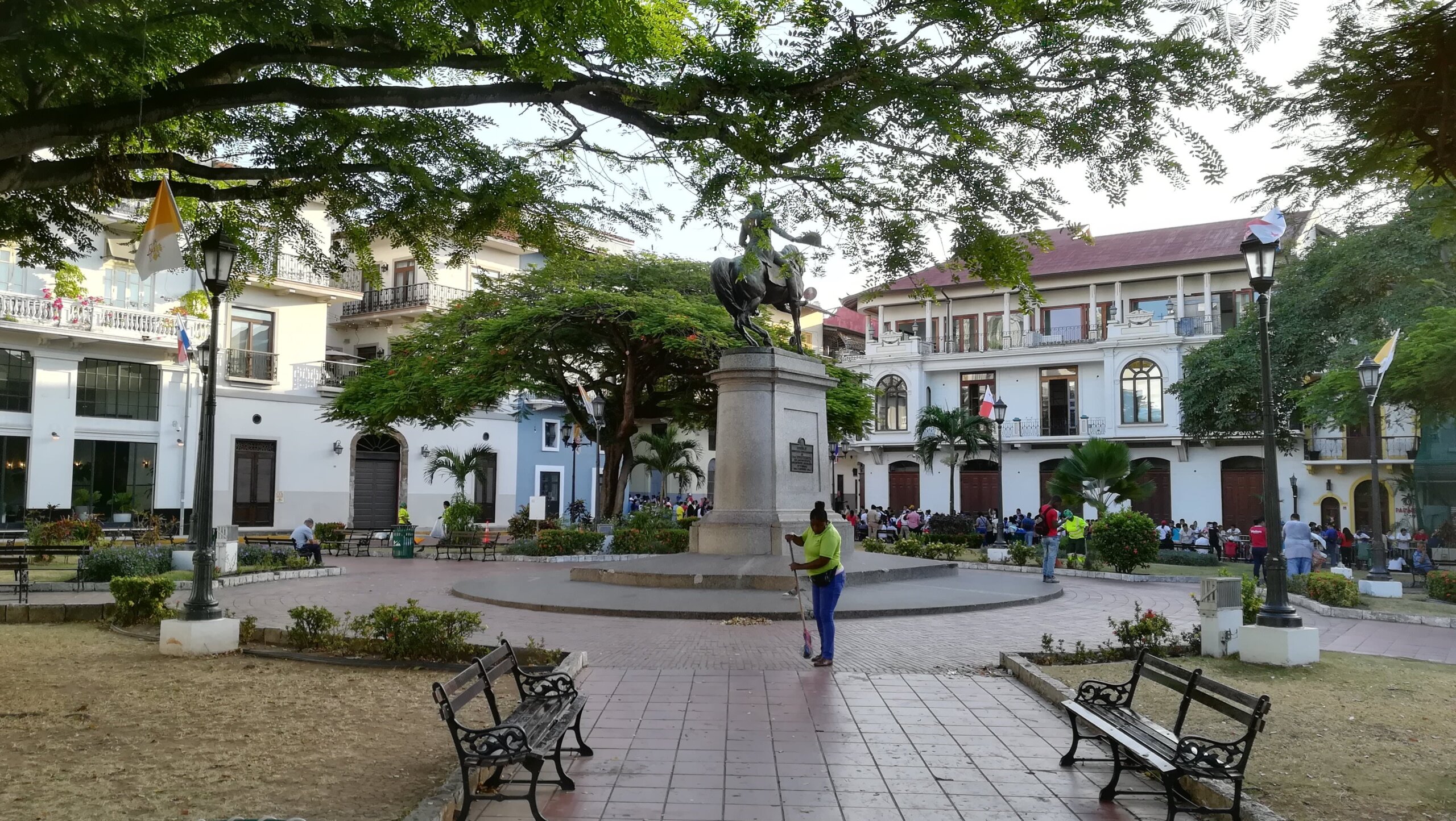 caminando en el casco viejo panama