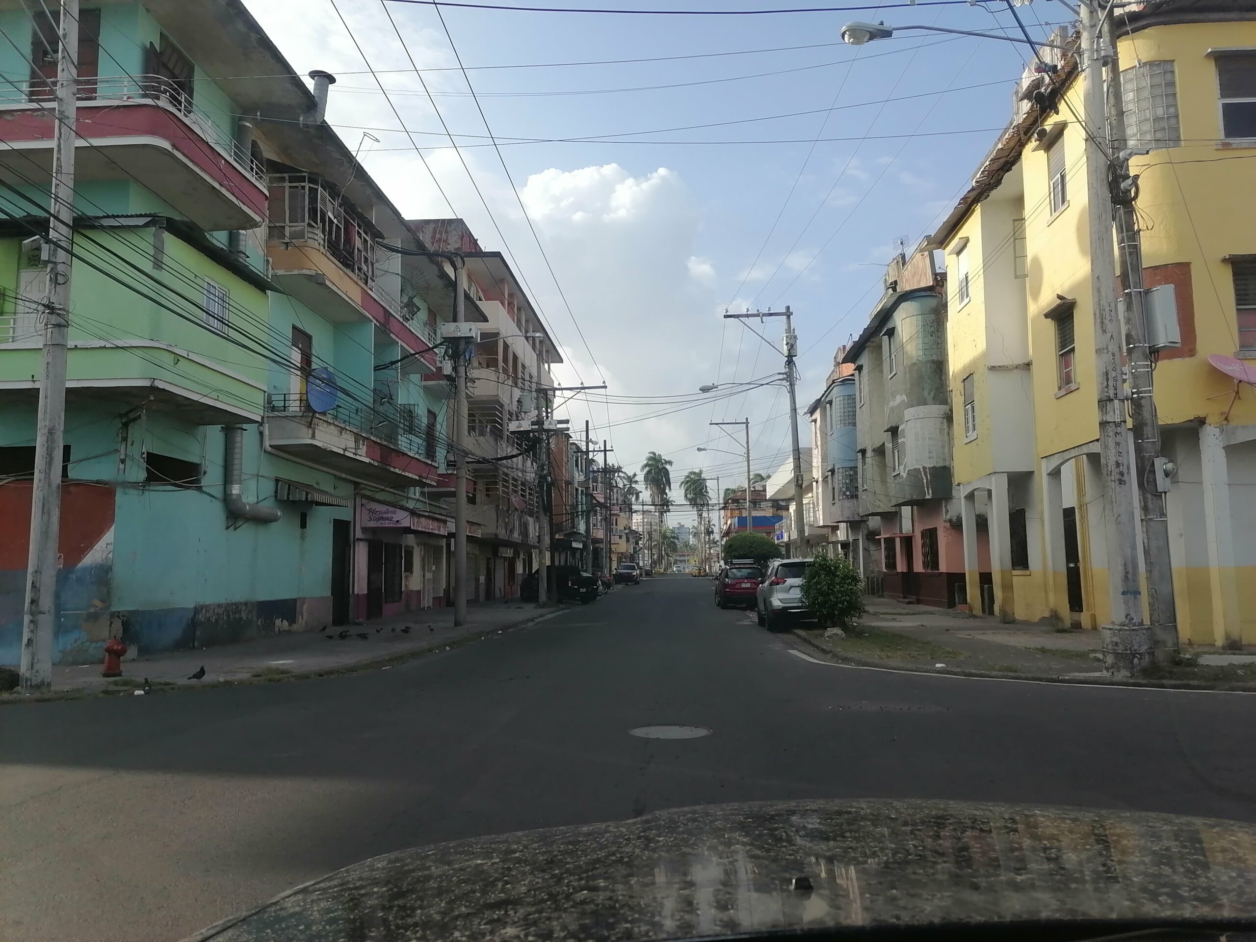 manejando por la ciudad de colon panama